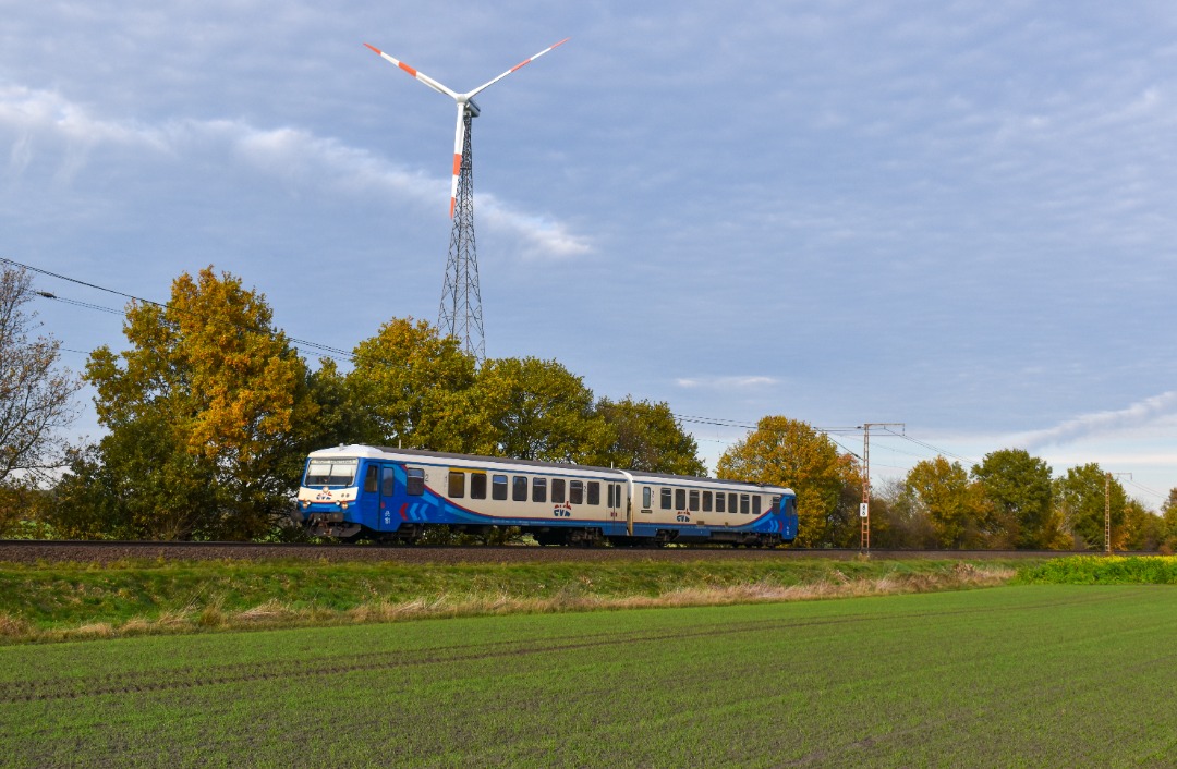 NL Rail on Train Siding: EVB 628 151 komt langs het Nedersaksische dorpje Kirchlinteln als RB 76 uit Rotenburg naar Verden (Aller).
