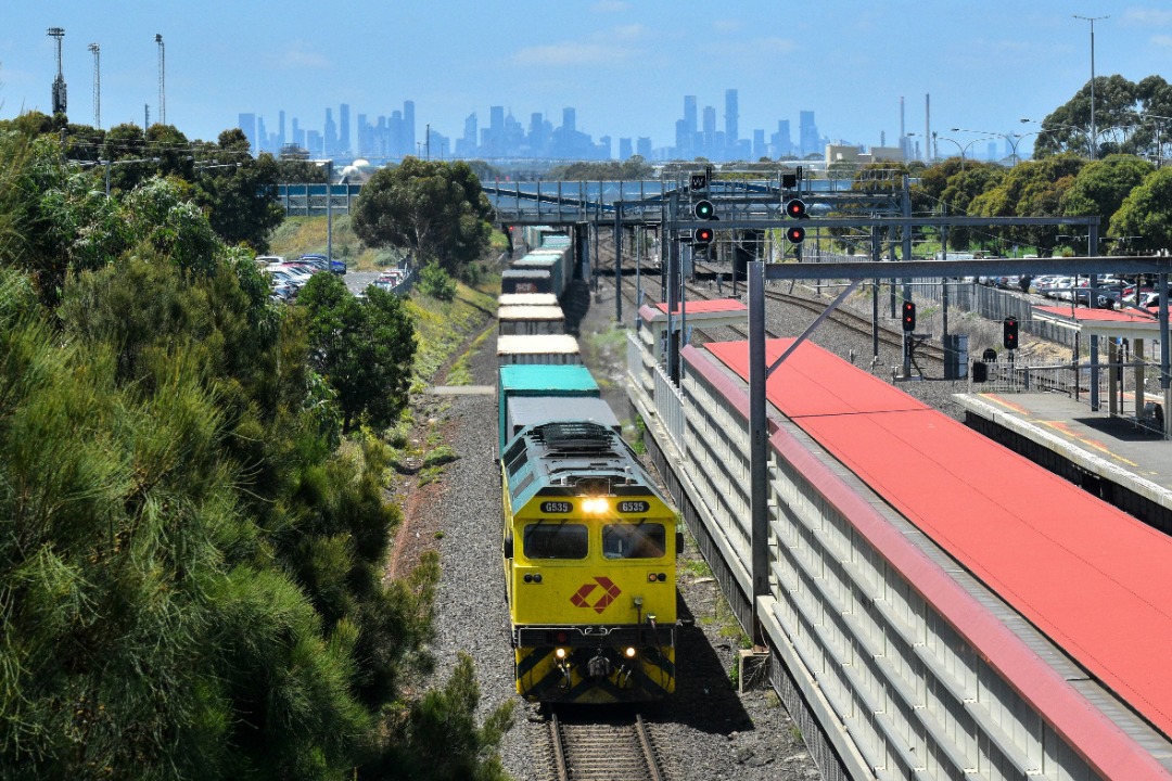 Shawn Stutsel on Train Siding: Aurizon's G535 races through Laverton, Melbourne, with the second half of 5MP1, Intermodal Service, heading for Moorabool
Loop to...