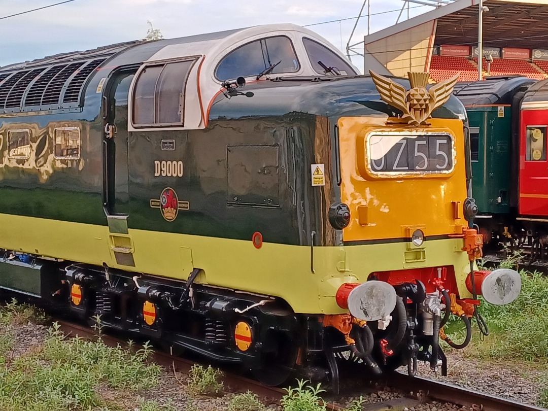 Trainnut on Train Siding: #photo #train #diesel #station D9000 Royal Scots Grey at Crewe yesterday and 37425 Concrete Bob at Crewe
