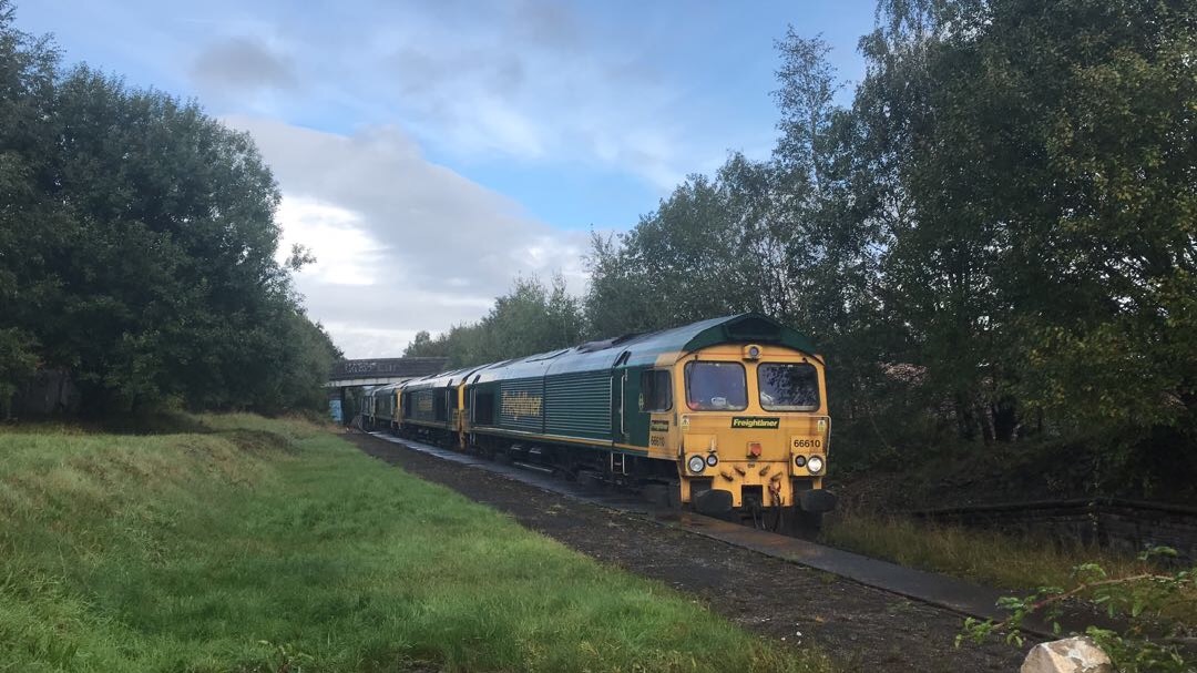 Adam on Train Siding: An amazing convoy of 4 sheds 66610, 66566, 66622 and 66607 working the 0K98 Earl sidings - Crewe basford hall on the 28/09/2019