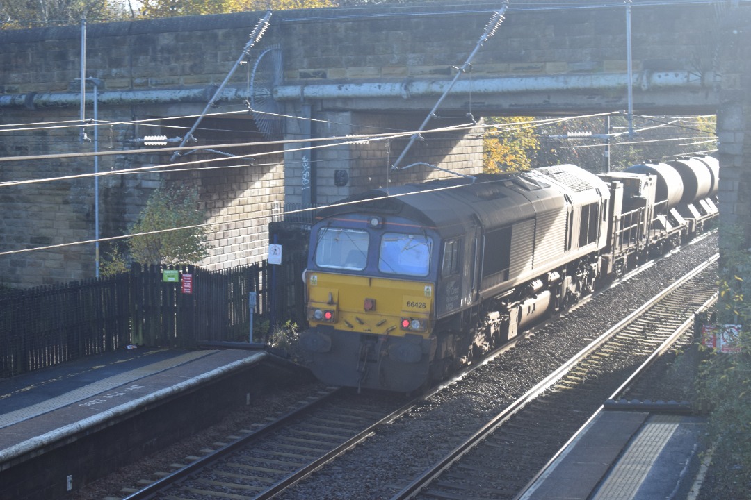 Hardley Distant on Train Siding: CURRENT: 68022 'Resolution' (Front -1st Photo) and 66426 (Rear - 2nd Photo) pass through Cramlington Station today
working the 3J77...