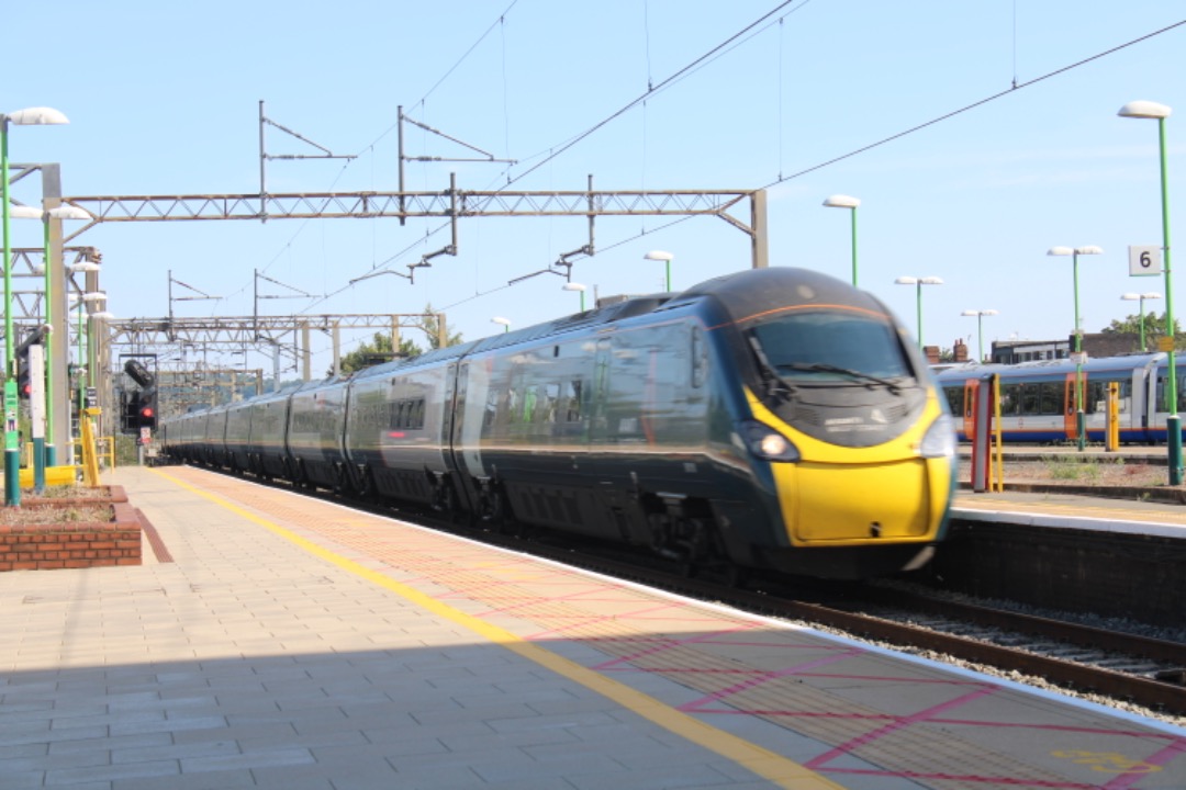Rhys Harrison on Train Siding: British Transport Police liveried LNWR 350 at Watford Junction along with Avanti West Coast 'City of Preston' at the
same station