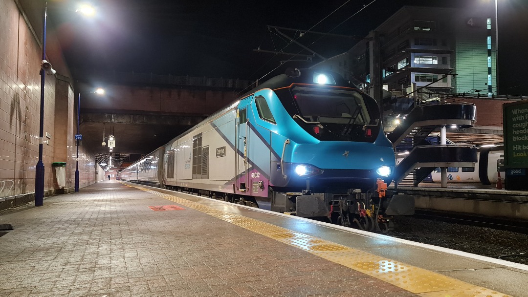 Tom Lonsdale on Train Siding: #TPE 68032 "Destroyer" at Manchester Airport after completing the last journey from Scarborough before heading back to
Longsight. #photo...