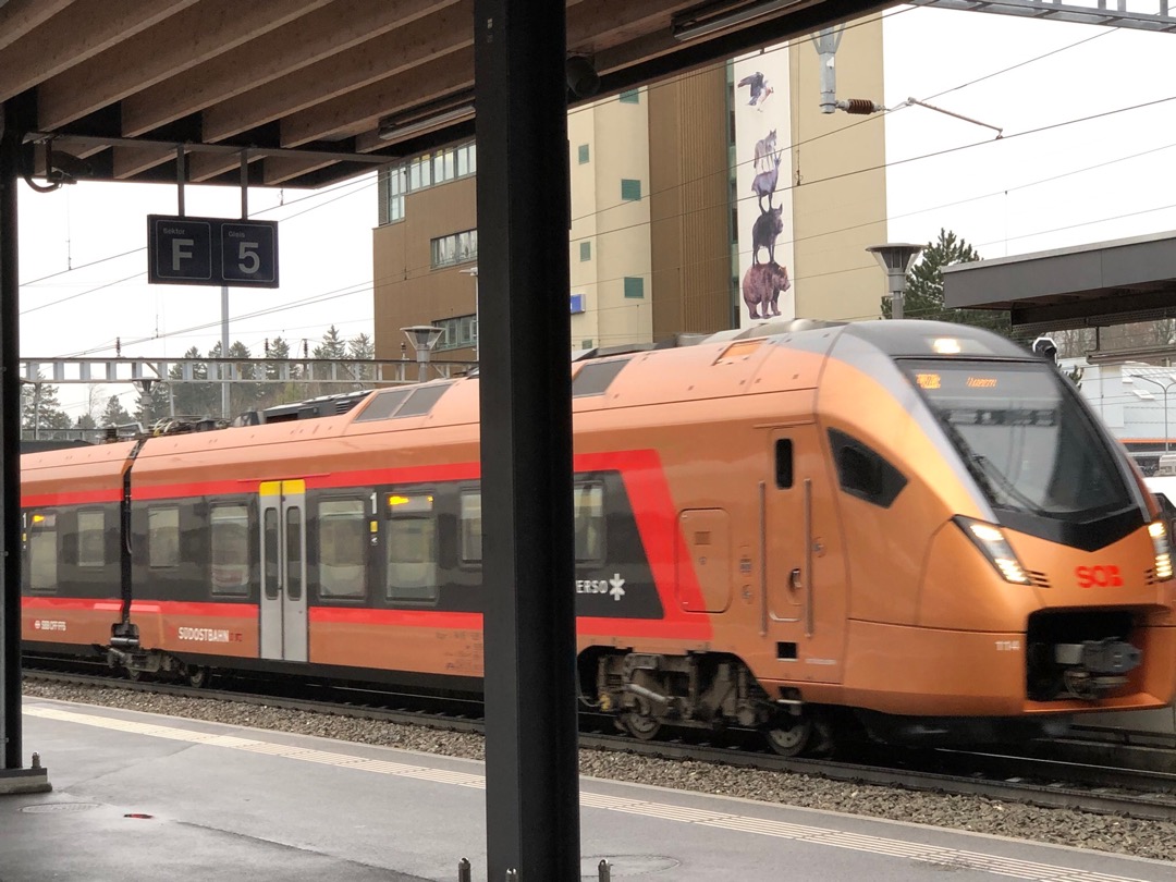 roeland_bouricius on Train Siding: Arth-Goldau is een belangrijk overstapstation in Zwitserland, qua lay-out te vergelijken met het Muiderpoortstation. Foto
2:...