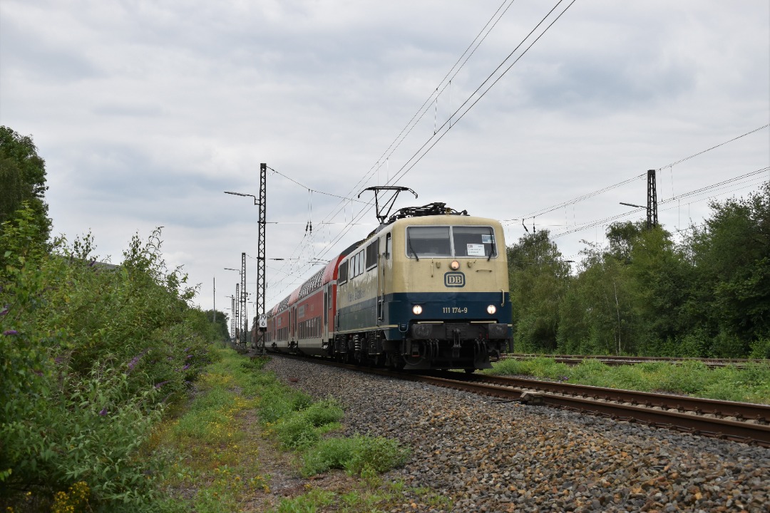 Mattias Zijlstra on Train Siding: DB Gebrauchtzug 111 174 komt met Dosto's door Essen-Bergeborbeck als Eurobahn RE 3 van Duisburg Hbf naar Hamm(Westf.)
Hbf.