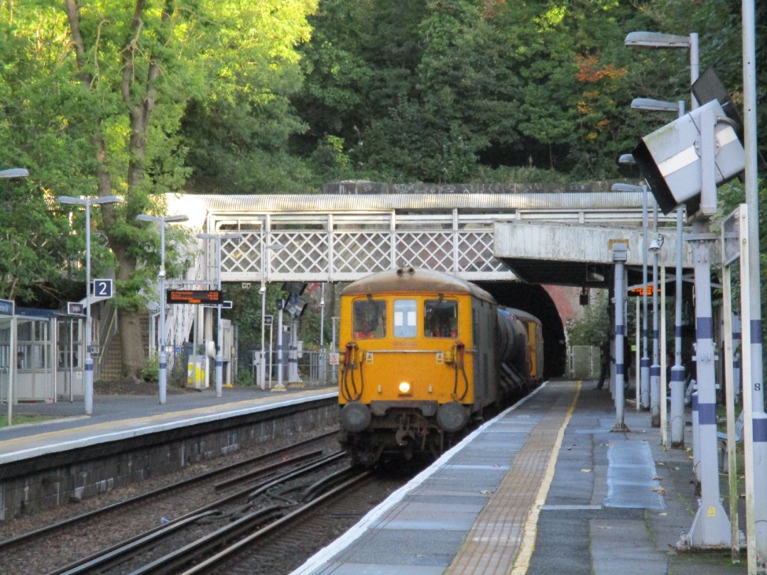OfficiallyCharles on Train Siding: As promised, I saw 3W75 again! This time it had 73201 & 73119 on it! Photos taken at the beautiful station of Sydenham
Hill