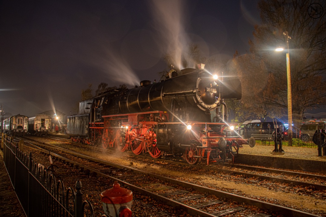 NG Railways on Train Siding: Avondplaatje van de VSM 23 071 in Beekbergen na de laatste Sinterklaas-Pepernoten Express 2021 op 20 november 2021