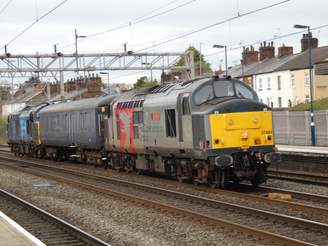 Jacobs Train Videos on Train Siding: #37884 + #37800 are seen cruising past Stafford station working a movement from Holyhead Car M.D to Barton under Needswood
Rsmd