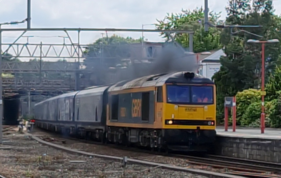 Tom Lonsdale on Train Siding: #GBRf 60021 clags its way through Stockport on 6E10 Liverpool Biomass Terminal to Drax Aes. #trainspotting #train #diesel
#station...
