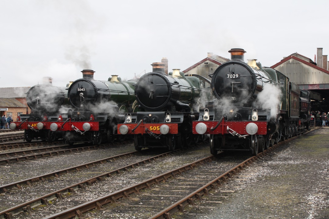 Michael W on Train Siding: One of my many pics from my trip to the Didcot Railway Centre's castle class centenary event including two mainline certified
castles...