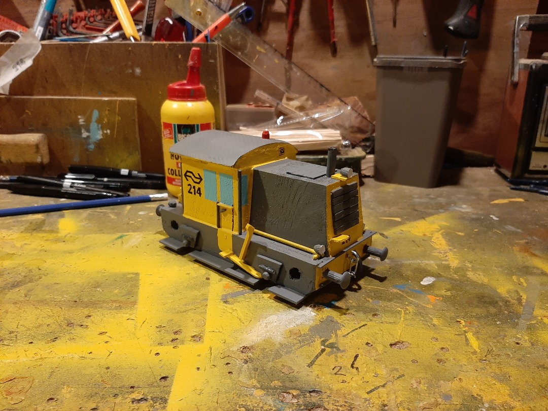 RRail on Train Siding: This was a project in September. Made out of hardboard multiplex, two pieces of garden pole and some sticks from popsicle ice lolly. A NS
Sik...