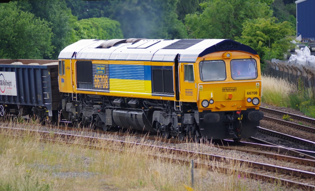 James Wells on Train Siding: GBRf's 66708 `Слава Україн - Glory to Ukraine' joins the mainline at Hessle Road Junction with 6D09 loaded
gypsum bound for...