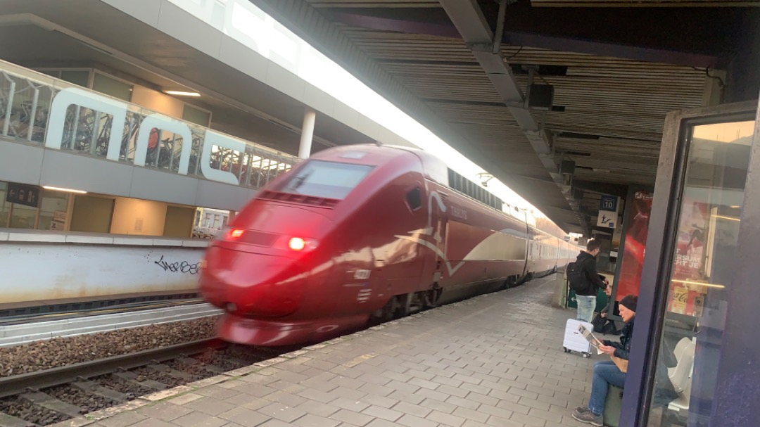 Evi Verbist on Train Siding: Paris-Nord - Bruxelles-Midi/Brussel-Zuid - Antwerpen-Centraal - Rotterdam CS - Schiphol - Amsterdam CS
