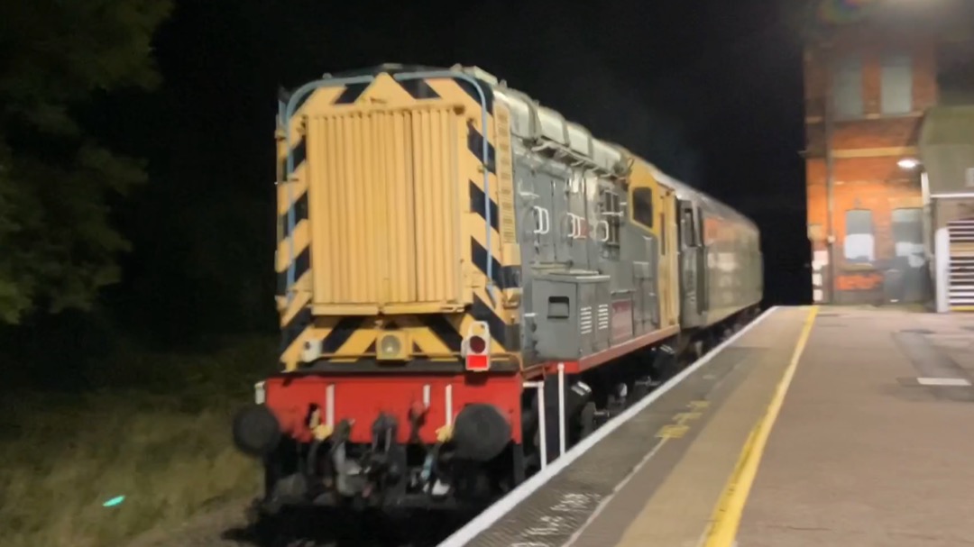 George on Train Siding: I went over to Water Orton last night to see this! 47815 passed through dragging 08805 'Hunslet' to Burton Ot Wetmore Sidings
at approximately...