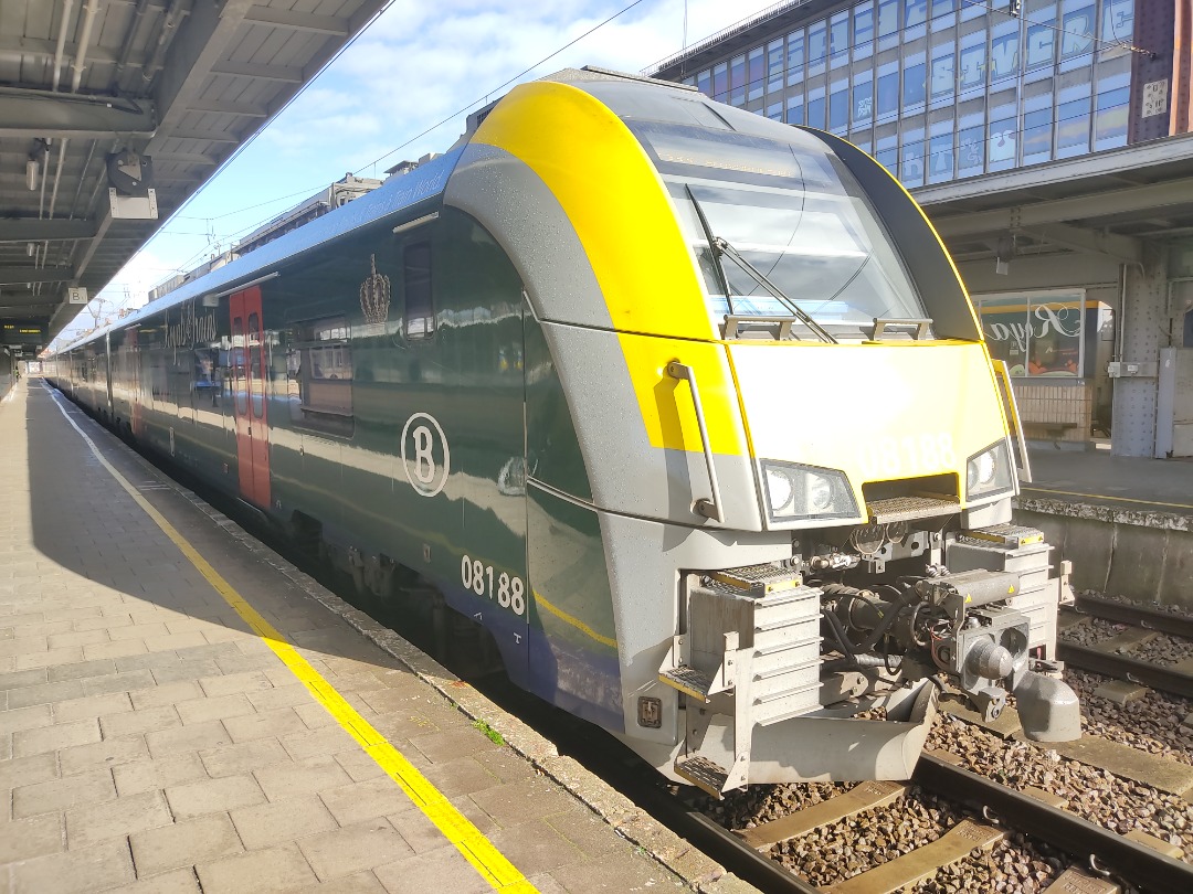 Edgar L.A. on Train Siding: Lucky day! I saw the Desiro promoting the Belgian train museum "TrainWorld", in Brussel-Zuid