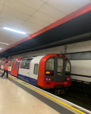 Arthur on Train Siding: Well, that's not your normal tube map! The Waterloo and City line runs a non-stop shuttle service from Bank to Waterloo, operated
by TFL....