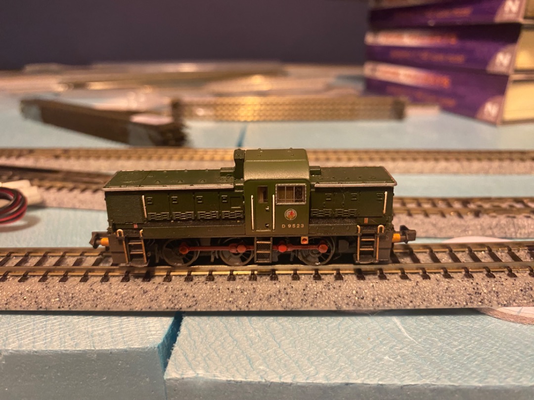 Sam Worrall on Train Siding: These are pictures of my collection of N gauge locos. I have recently transferred from 00 to N and so have had to start from
scratch but...