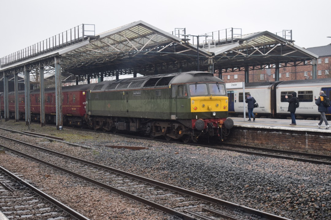 Hardley Distant on Train Siding: CURRENT: 44871 arrives into Chester Station today working the 1Z72 07:13 London Euston to Chester 'The Cheshireman'
Railtour organised...