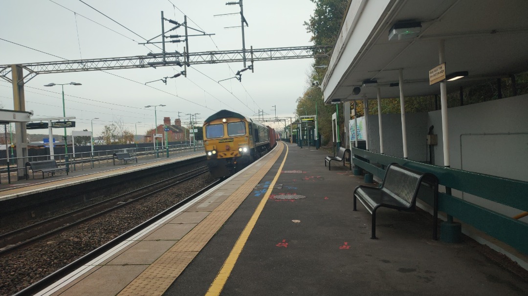 UniversalTransportStudio on Train Siding: Some photos from Kings Langley Station including The Brand New Avanti West Coast Class 805, 805005 on test from Oxley
Depot...