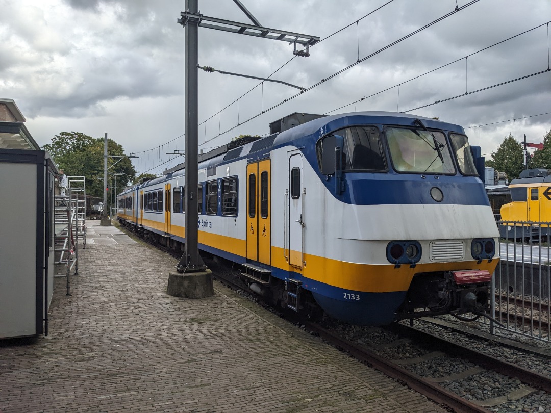 Erik Hendrix on Train Siding: The SGM (Stadsgewestelijk Materieel) was originally built by Talbot in Aachen. This particular model (SGMm) was modernized by
Bombardiers...