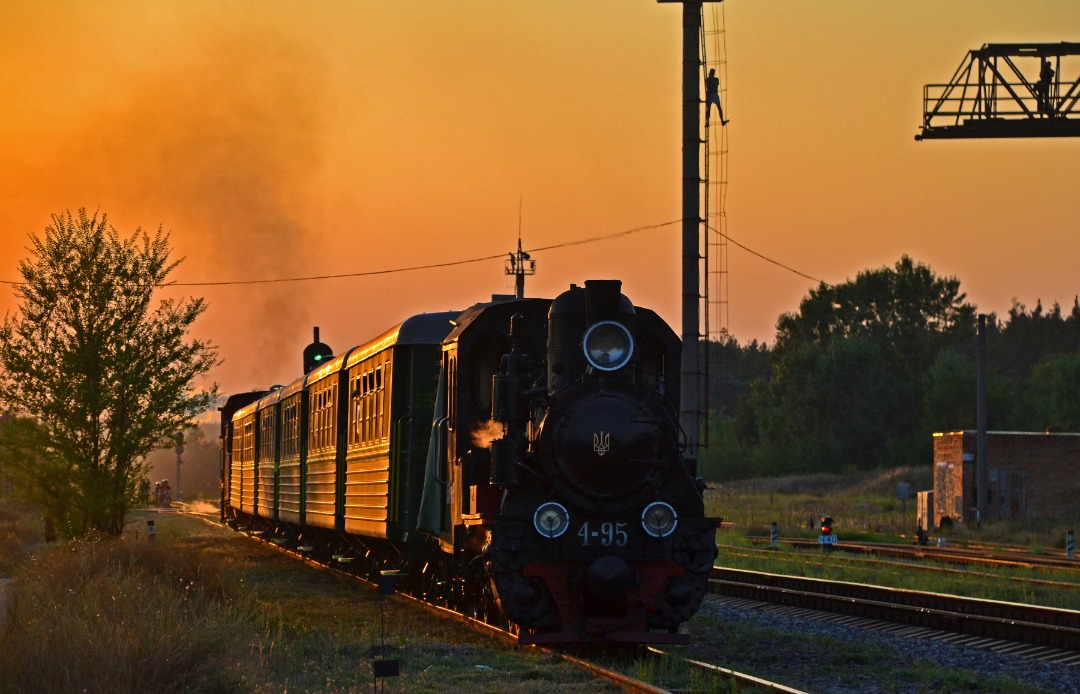 Yurko Slyusar on Train Siding: The narrow gauge steam locomotive K159-4-59 (wheel arangment 0 - 8 - 0) at the #Bershad - #Haivoron rides during the #sunset...
This...
