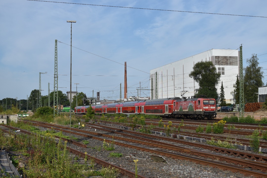 Mattias Zijlstra on Train Siding: DB Regio 112 108 'Genau Ihre Richtung' passeert met Dosto's in Hamburg-Wandsbek, onderweg als RB 81 van Hamburg
Hbf naar Bad Oldesloe.