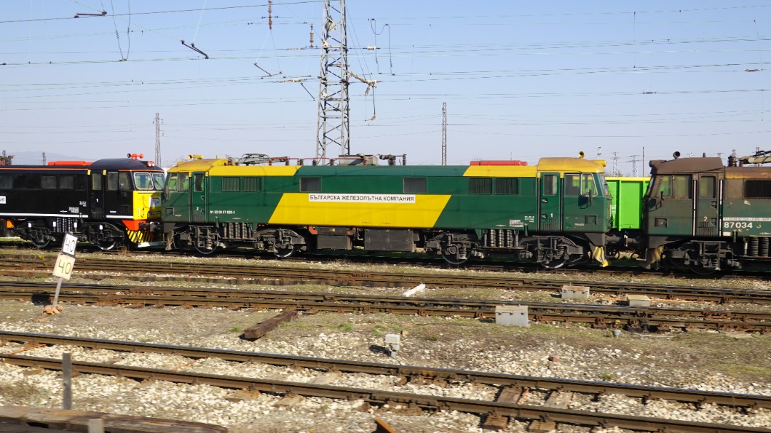 BG RAIL on Train Siding: These locomotives are owned by the private Bulgarian Railway Company (БЖК). I have heard, that they are bought from Britain.