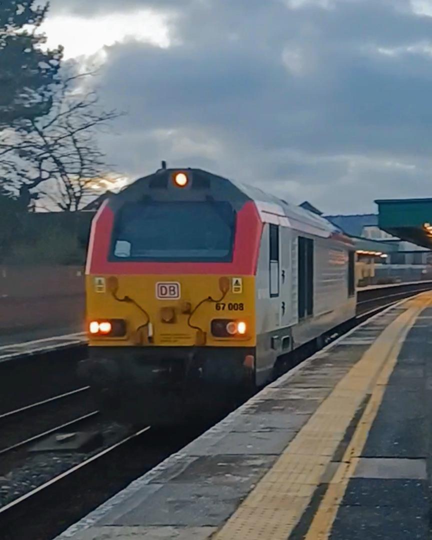 TrainGuy2008 🏴󠁧󠁢󠁷󠁬󠁳󠁿 on Train Siding: Just seen 67008 at Colwyn Bay on a light loco move which was great.. it was absolutely flying past
there,...