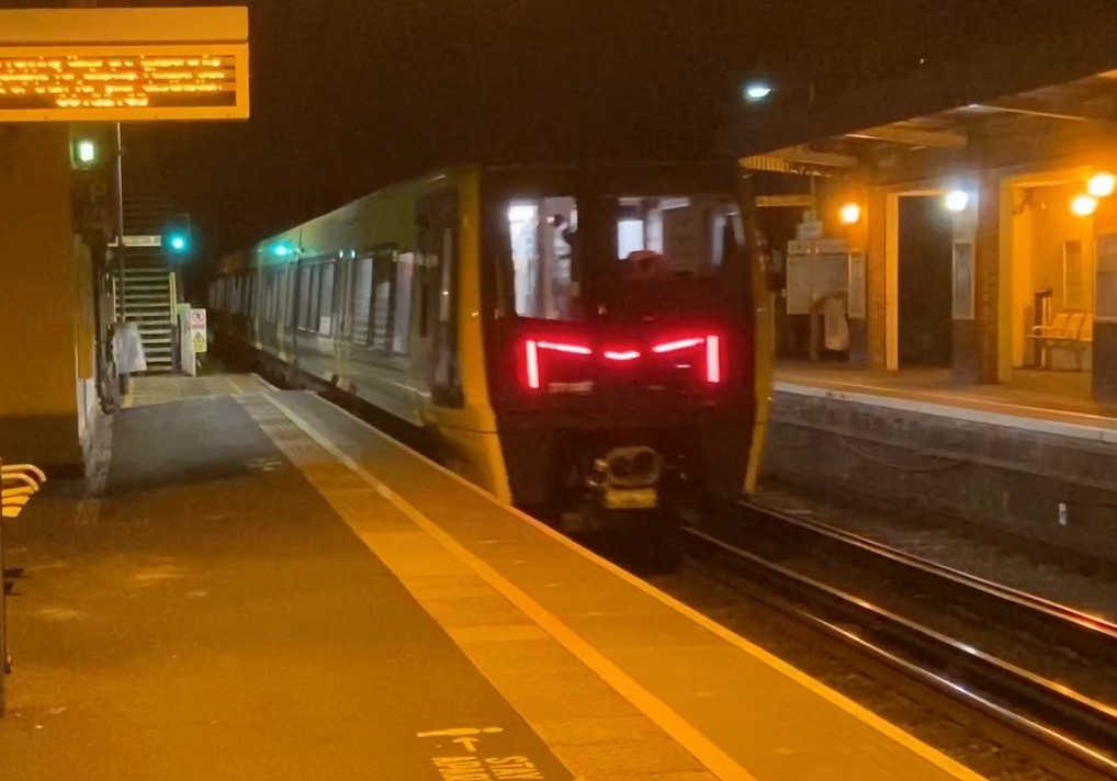 Ross McCall on Train Siding: I know I have posted a lot about the 777s but they are just so good! Here is 777003 on test under her own power on the Southport -
Hunts...