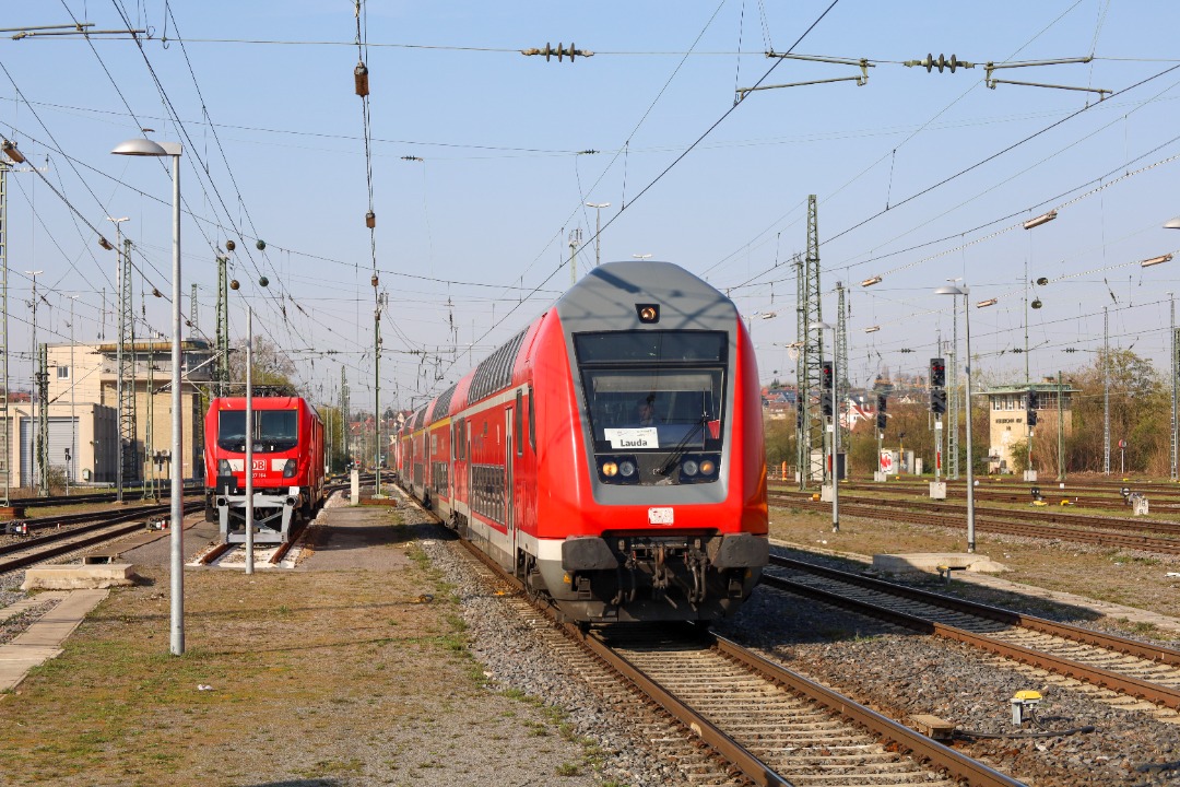 Jamie on Train Siding: 🇩🇪Der Go-Ahead Baden-Württemberg Ersatzzug der Linie RE8 nach Würzburg erreicht hier den halt Heilbronn Hbf.