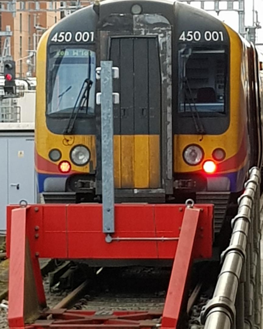 Jack Jack Productions on Train Siding: The very first class 450 at Reading after working with 450 100 to operate the 06.20 London Waterloo to Reading