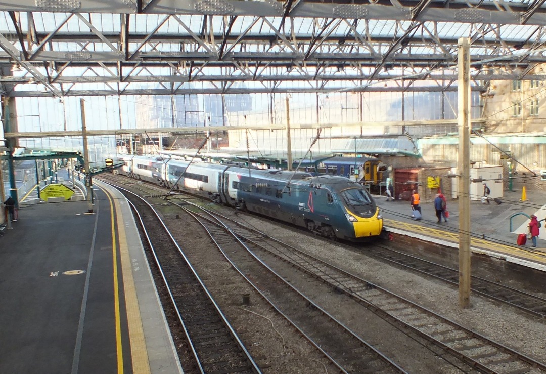Whistlestopper on Train Siding: Avanti West Coast class 390/0 No. #390006 arriving into Carlisle station on Thursday 21st December 2023 working 1M12 1136
Glasgow...