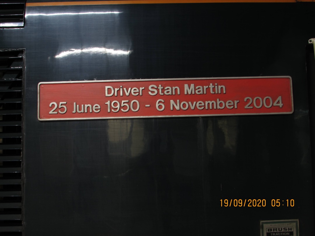 AB Rail Photography on Train Siding: GWR's #Class43 43198 "Driver Stan Martin 25 June 1950 - 6 November 2004" with GW08* and 43156 working 5U00
02:10 Exeter New Yard...