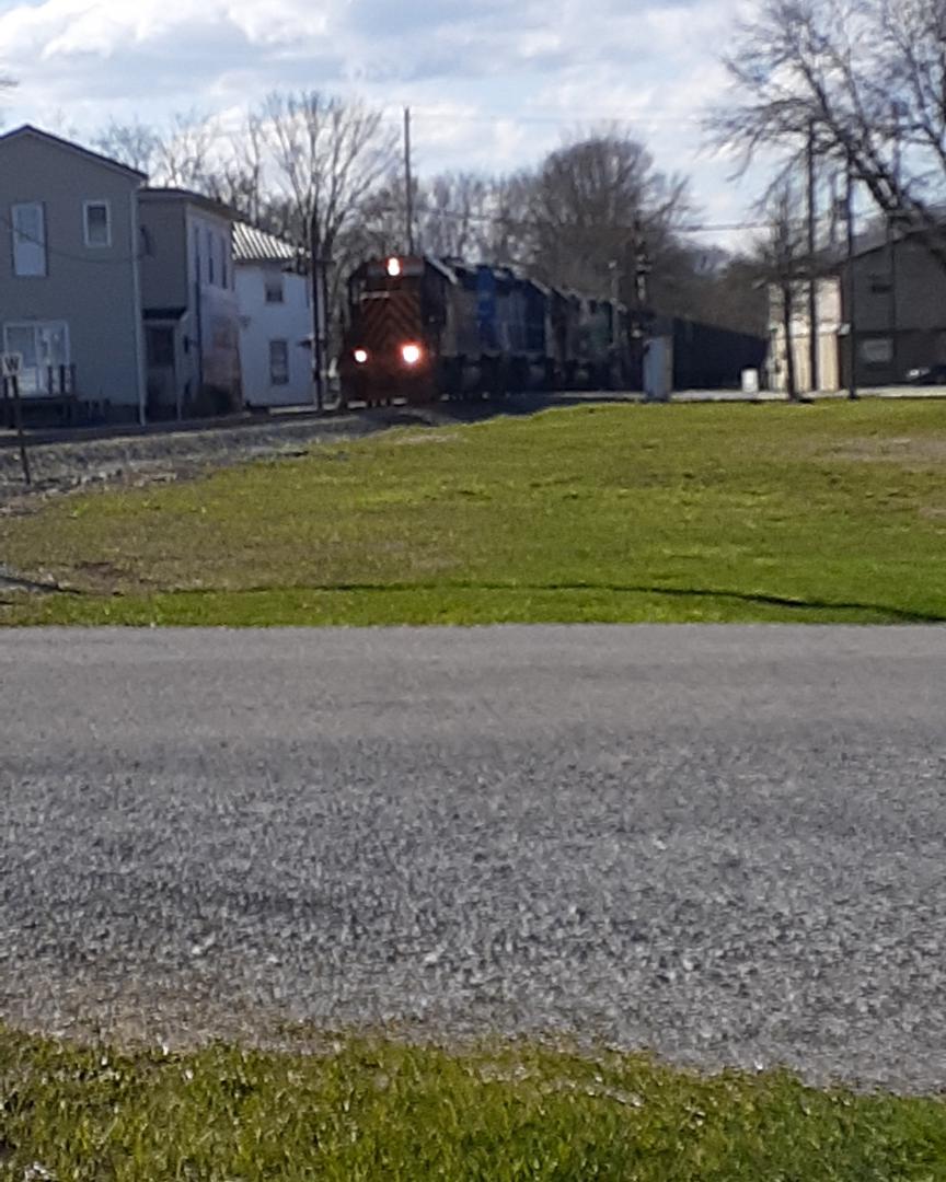 Preston Beery on Train Siding: I got these photos of the 3rd wheeling and lake erie train I've seen in Creston, OH! (in person) After this another train
came through...