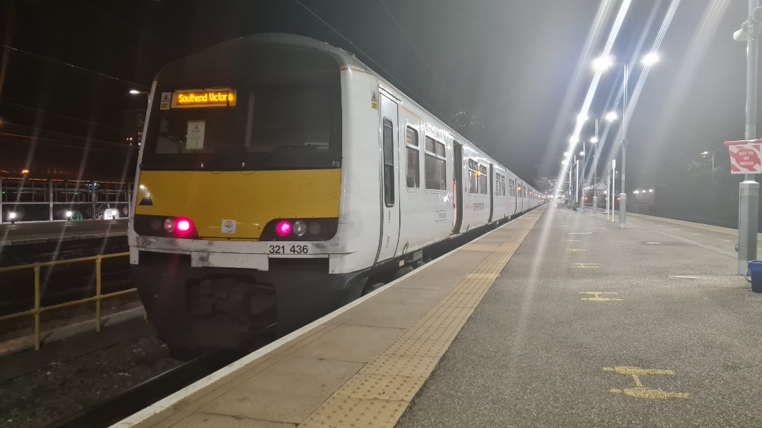 Milo Tagney Knowles on Train Siding: A night shot of a legacy 321, sad to see these go although GA will have the ex northern ones and renatus for a bit longer.