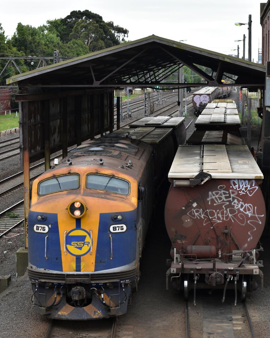 Shawn Stutsel on Train Siding: SSR's B76, shunts two Grain Hoppers, towards the front to Unload them at the Kensington Grain Siding, Kensington
Melbourne...