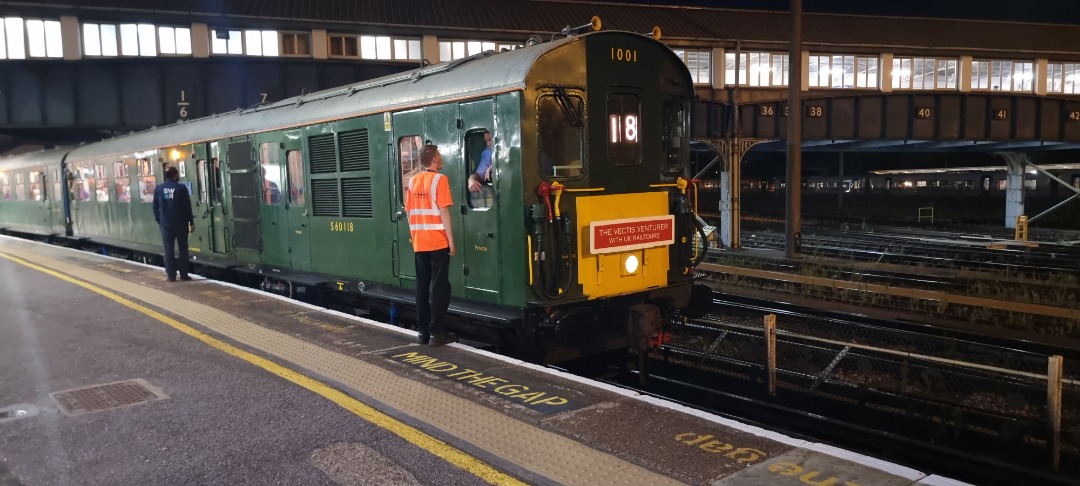Dominic Morgan on Train Siding: Thank you to @UT_S for letting me know about this. I finally got to see the Hasting Diesel Ltd Charter Train in person at
Clapham...
