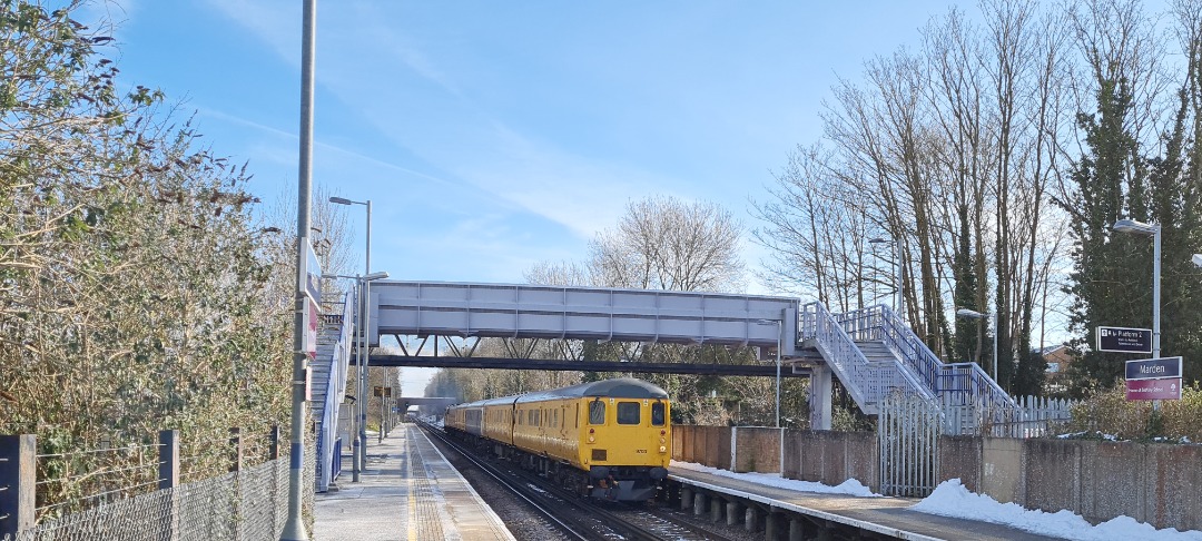 andrew1308 on Train Siding: Here are a couple of photo's taken by me today of Colas class 37175 and 9703 DBSO passing Marden station with the network rail
test train