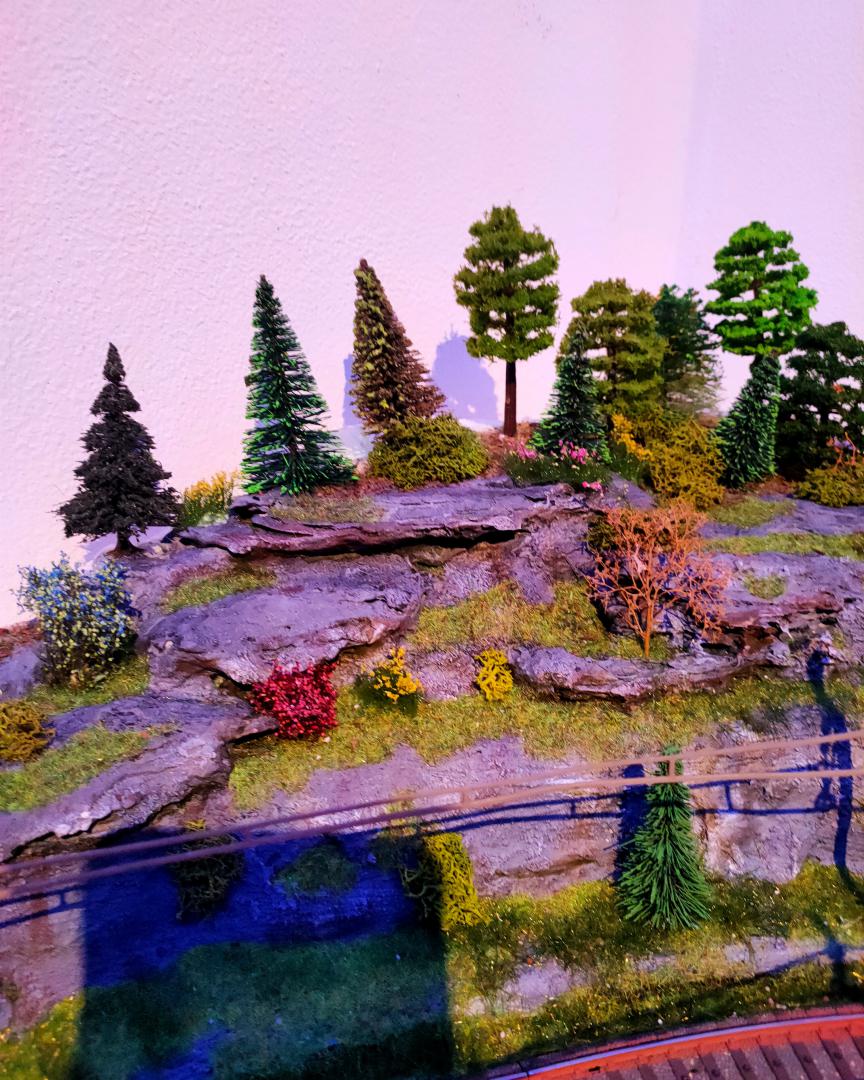 Christiaan Blokhorst on Train Siding: Because it's cold outside it's time to work on the modeltrains. This time made this corner ready. A couple of
smal things...