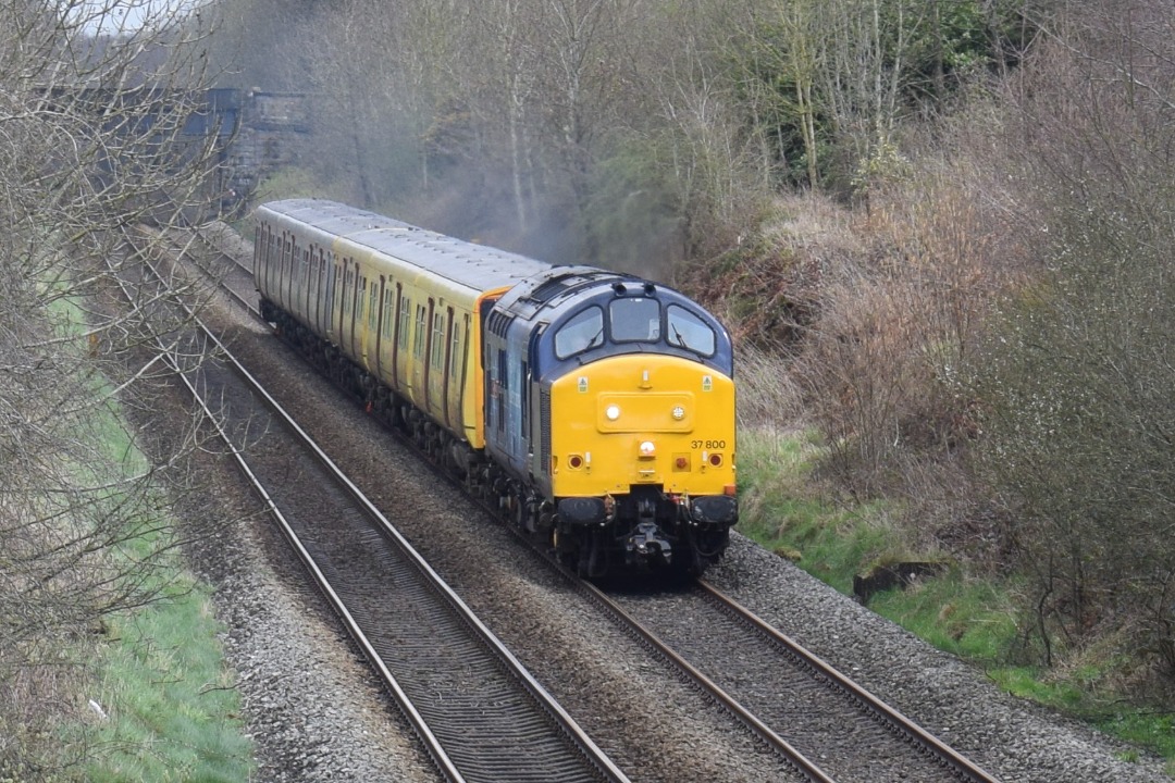 Hardley Distant on Train Siding: CURRENT: 37800 'Cassiopeia' (Leading) hauls 507020 (Front) and 507031 (Rear) through Rhosymedre near Ruabon today
with the 5Q88 09:55...