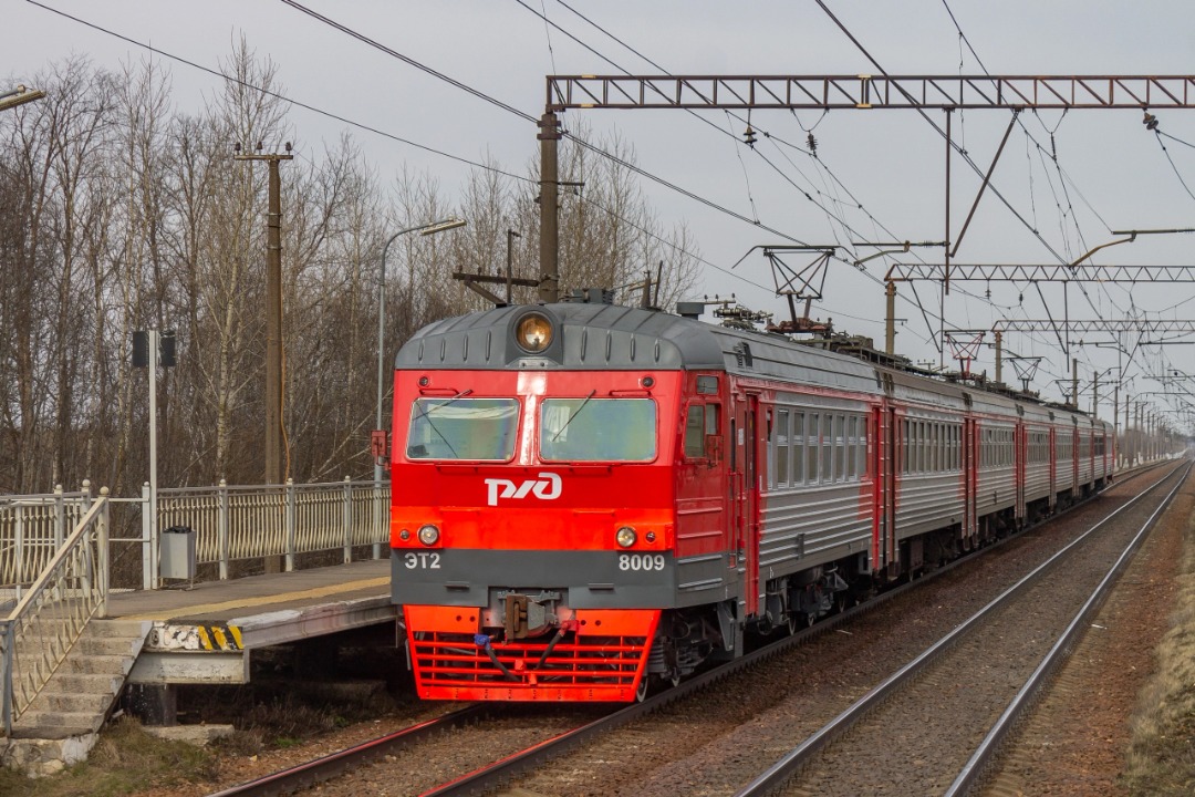 Vladislav on Train Siding: "like a brand new" electric train ET2-8009, which was recently repaired at the Moscow Locomotive Repair Plant, is already
traveling in the...