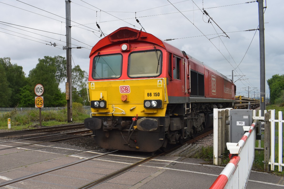Hardley Distant on Train Siding: CURRENT: 66150 passes Floriston Level Crossing between Carlisle and Gretna Junction today working the 6M51 06:26 Millerhill
Shunt &...