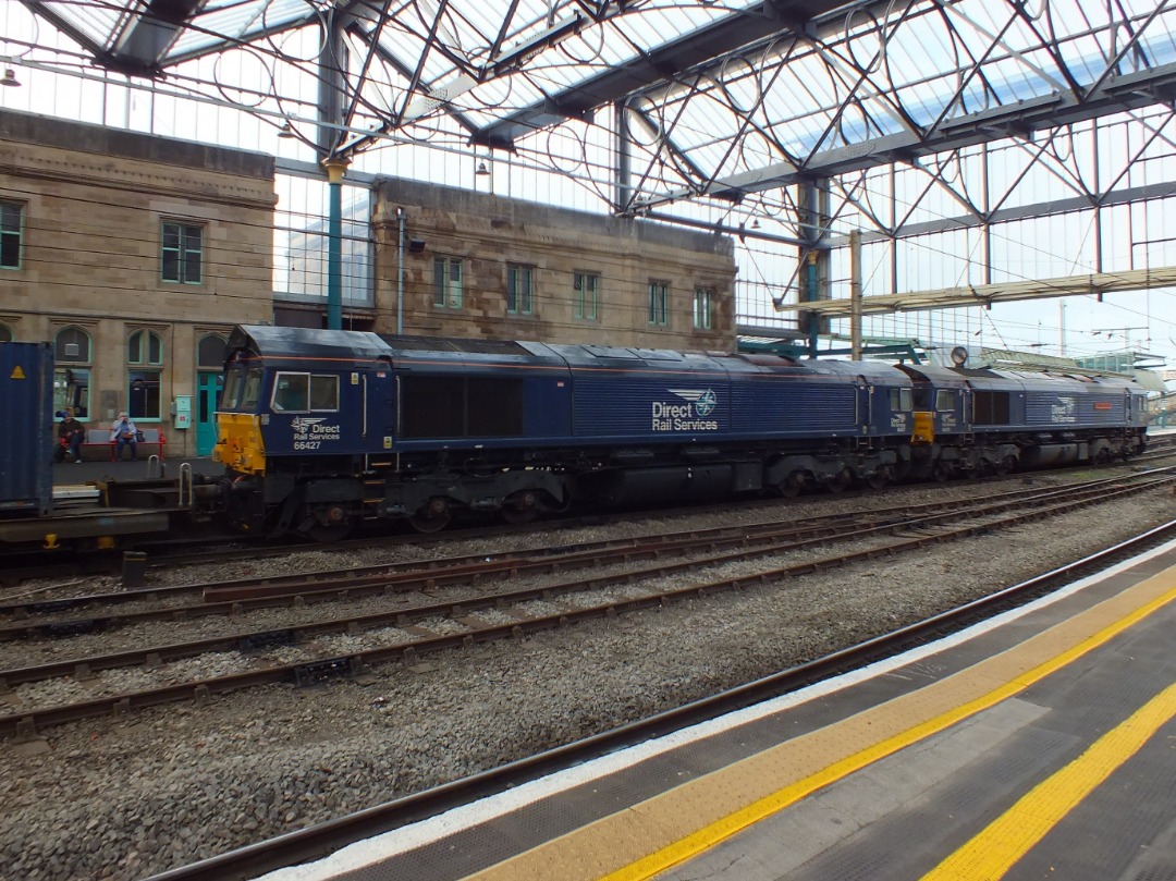 Cumbrian Trainspotter on Train Siding: DRS Class 66/4s No. #66428 "Carlisle Eden Mind" and #66427 slowly passing Carlisle yesterday working 4S43 0640
Daventry...