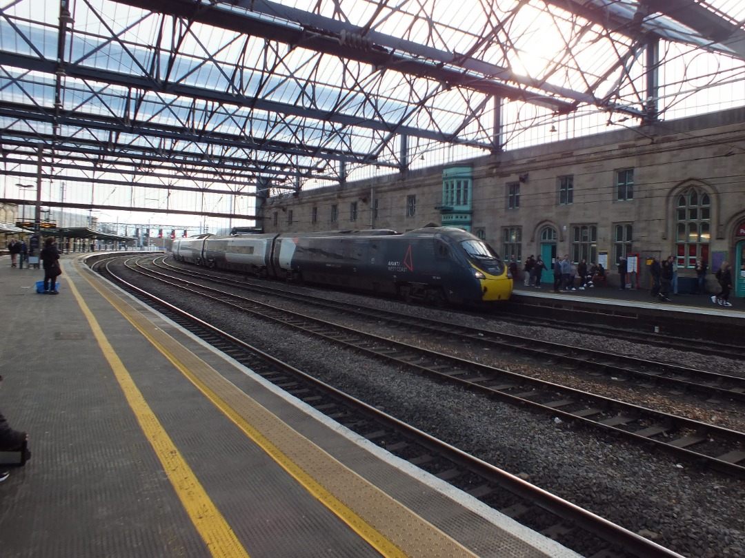 Cumbrian Trainspotter on Train Siding: Avanti West Coast class 390/0 No. #390043 arriving into Carlisle yesterday working 1S45 0830 London Euston to Glasgow
Central.