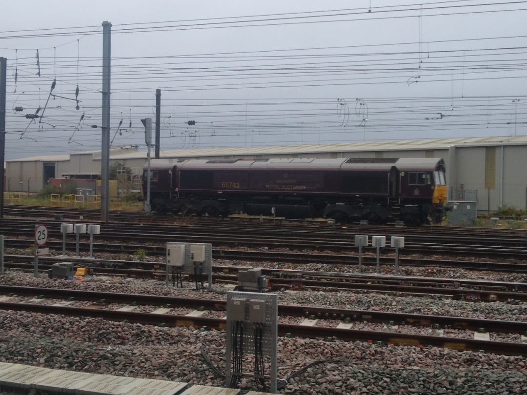 kieran harrod on Train Siding: Royal Scotsman Belmond express loco along with overhead Rail repairers and two DRS class 37 taking plough up to Carlisle from
Doncaster...