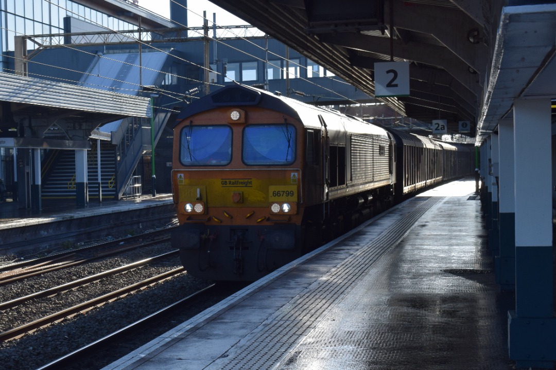 Hardley Distant on Train Siding: CURRENT: 66799 'Modern Railways Diamond Jubilee' passes through Northampton Station today with the 6M45 06:53
Dollands Moor to...