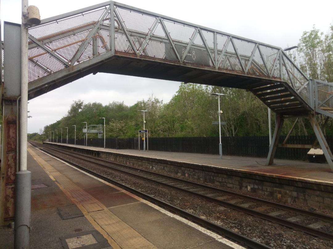 NGtrains on Train Siding: WHITCHURCH Stn Footbridge BAE1 (Basingstoke & Exeter line) 59m 09ch (Waterloo) used to be one at 59m 196ch RBE - Steel
