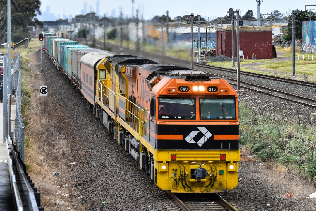Shawn Stutsel on Train Siding: Aurizon's GWU015 and ACD6051 Rumbles through Williams Landing, Melbourne with 5MP1, Container Service bound for Perth,
Western Australia...