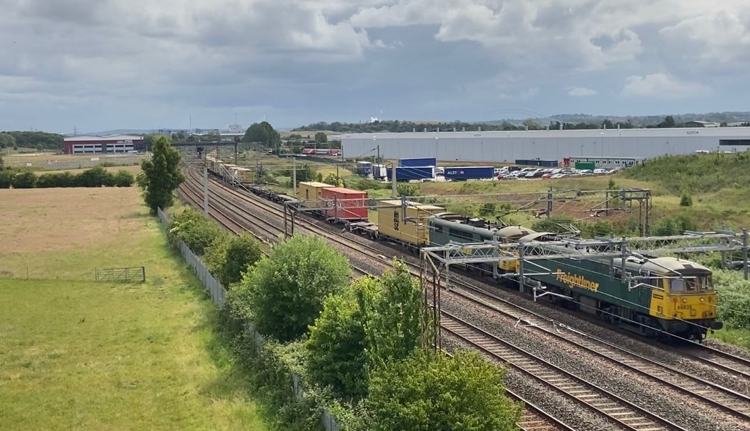 Ross McCall on Train Siding: Class 86639 and 86604 having just past Dutton East Junction on a service from Felixstowe North F.L.T to Garston F.L.T with a Grand
Central...