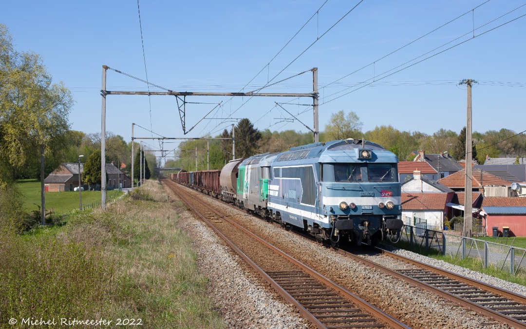 Railhobby on Train Siding: De ballasttreinen naar het Belgische Quenast met de Franse diesellocomotieven uit de serie BB 67400 zijn voor veel fotografen een...